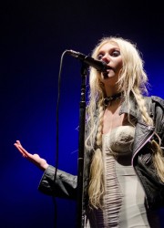 Taylor Momsen Performs at The Rave Eagles Club