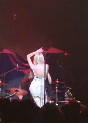 Taylor Momsen Performs at the Comerica Theatre