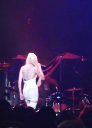 Taylor Momsen Performs at the Comerica Theatre