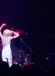 Taylor Momsen Performs at the Comerica Theatre