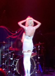 Taylor Momsen Performs at the Comerica Theatre