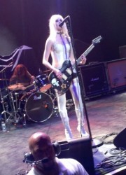 Taylor Momsen Performs at the Comerica Theatre