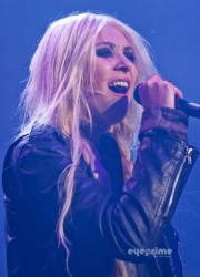 Taylor Momsen Performs at the Hollywood Palladium