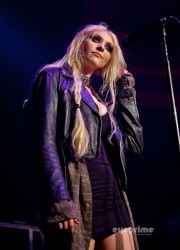 Taylor Momsen Performs at the Hollywood Palladium