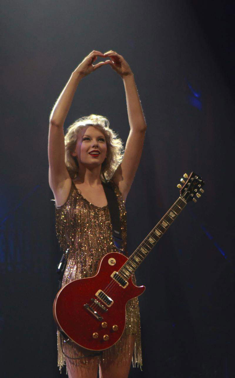 Taylor Swift Performs in Louisville, Kentucky HawtCelebs