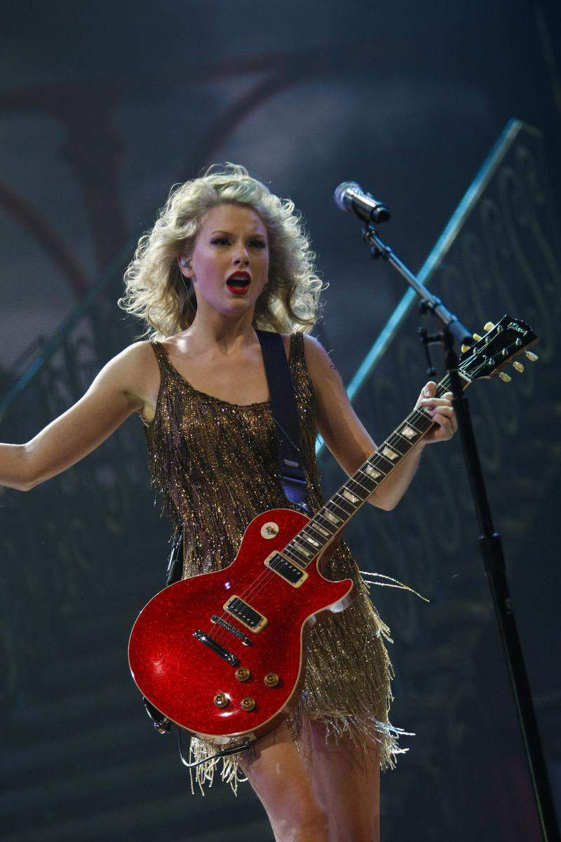 Taylor Swift Performs in Louisville, Kentucky HawtCelebs