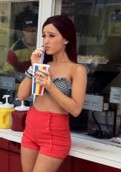 Ariana Grande Personal Twitter Photo