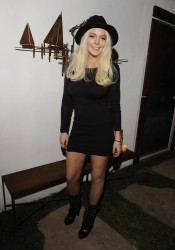 Lindsay Lohan Attends the Lana Gomez Art Show in Los Angeles