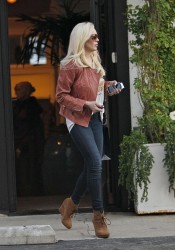 Lindsay Lohan Tight Jeans Canids in Los Angeles
