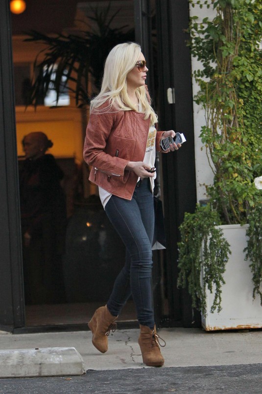 Lindsay Lohan Leaving The Ralph Lauren Store in Los Angeles