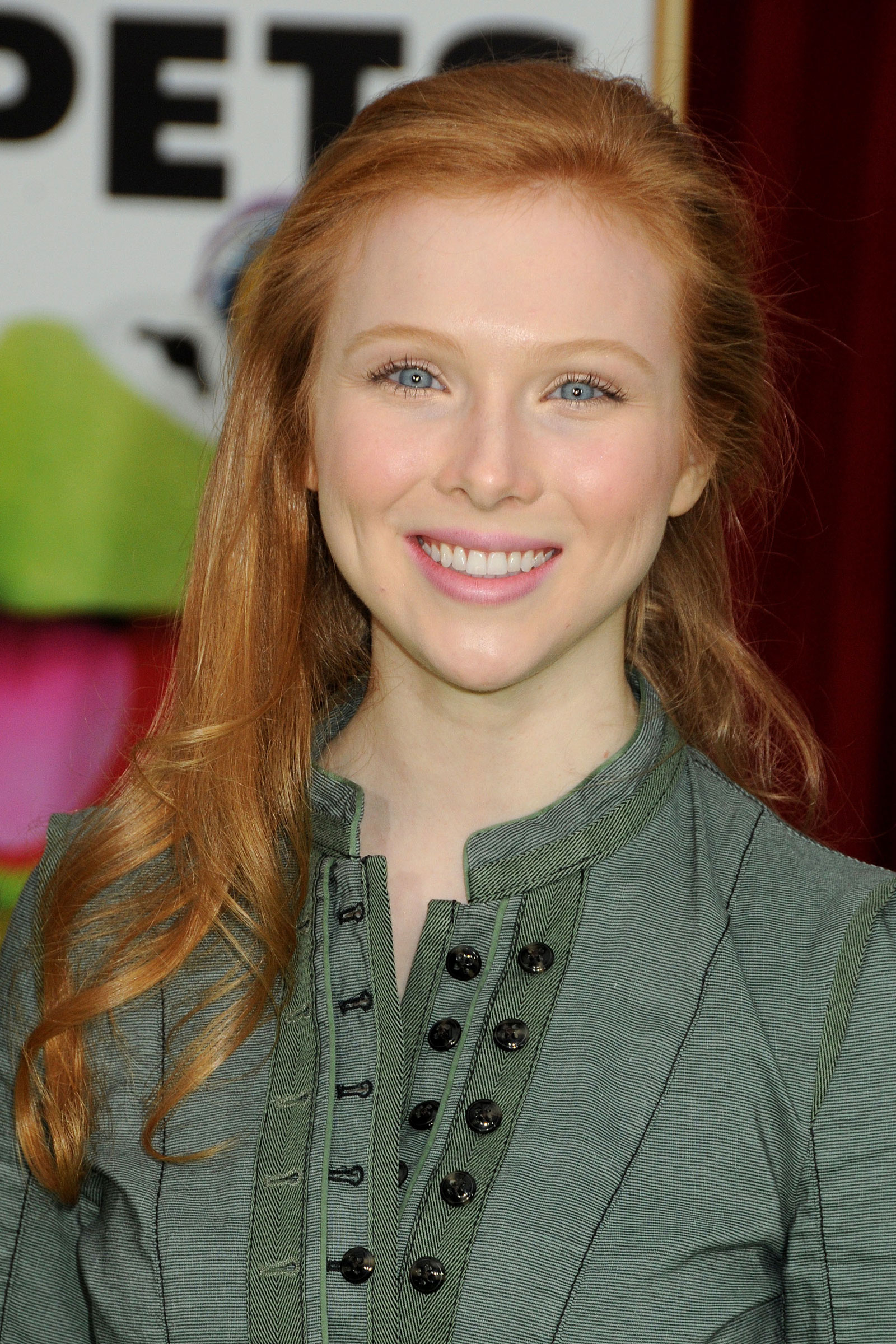 Molly Quinn at The Muppets Premiere at the El Capitan Theater in Hollywood – HawtCelebs1600 x 2400