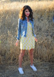 Selena Gomez - Behind the Scene of Her Music Video Hit the Lights
