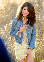 Selena Gomez - Behind the Scene of Her Music Video Hit the Lights