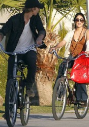 Vanessa Hudgens with his Boyfriend In Venice