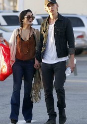 Vanessa Hudgens with his Boyfriend In Venice