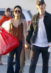 Vanessa Hudgens with his Boyfriend In Venice