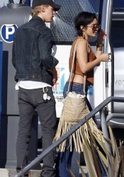 Vanessa Hudgens with his Boyfriend In Venice