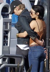 Vanessa Hudgens with his Boyfriend In Venice