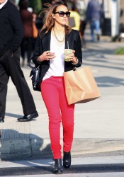 Jessica Alba Has Lunch at M Cafe in Beverly Hills