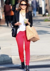 Jessica Alba Has Lunch at M Cafe in Beverly Hills