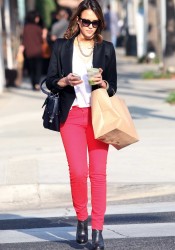 Jessica Alba Has Lunch at M Cafe in Beverly Hills