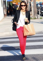 Jessica Alba Has Lunch at M Cafe in Beverly Hills