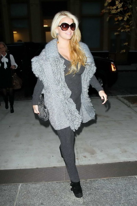 Jessica Simpson and Baby Bump Head Out for the Night in NYC