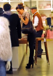 Kate Beckinsale Shopping Candids at the Brentwood Country Mart