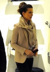 Kate Beckinsale Shopping Candids at the Brentwood Country Mart