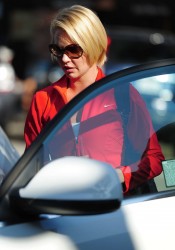 Katherine Heigl Leaving Bungalow Cafe in Los Angeles