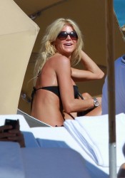 Victoria Silvstedt Looks Hot in Bikini on The Beach in Miami