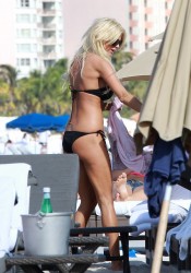 Victoria Silvstedt Looks Hot in Bikini on The Beach in Miami