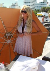 Victoria Silvstedt Looks Hot in Bikini on The Beach in Miami