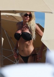 Victoria Silvstedt Looks Hot in Bikini on The Beach in Miami