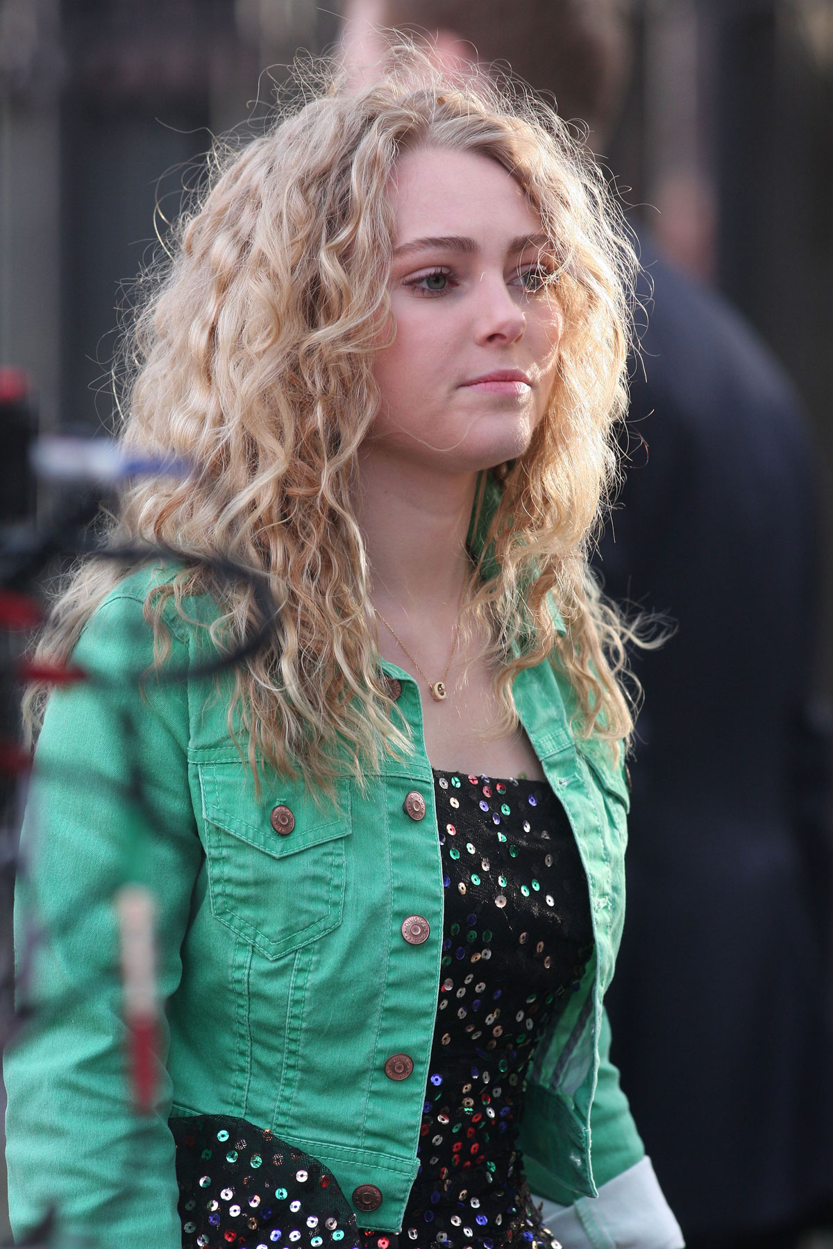 ANNASOPHIA ROBB on the Set of The Carrie Diaries in New York – HawtCelebs