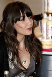 DAISY LOWE