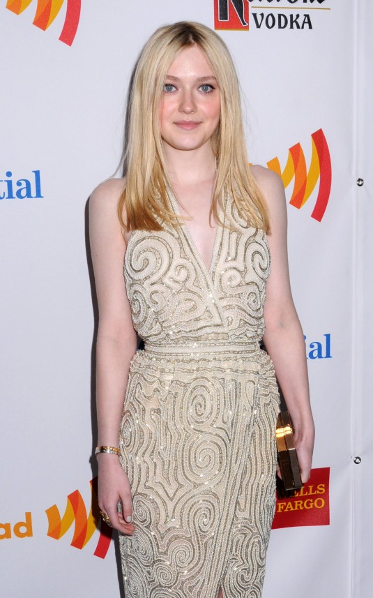 DAKOTA FANNING
