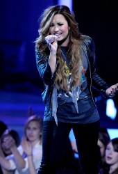 DEMI LOVATO