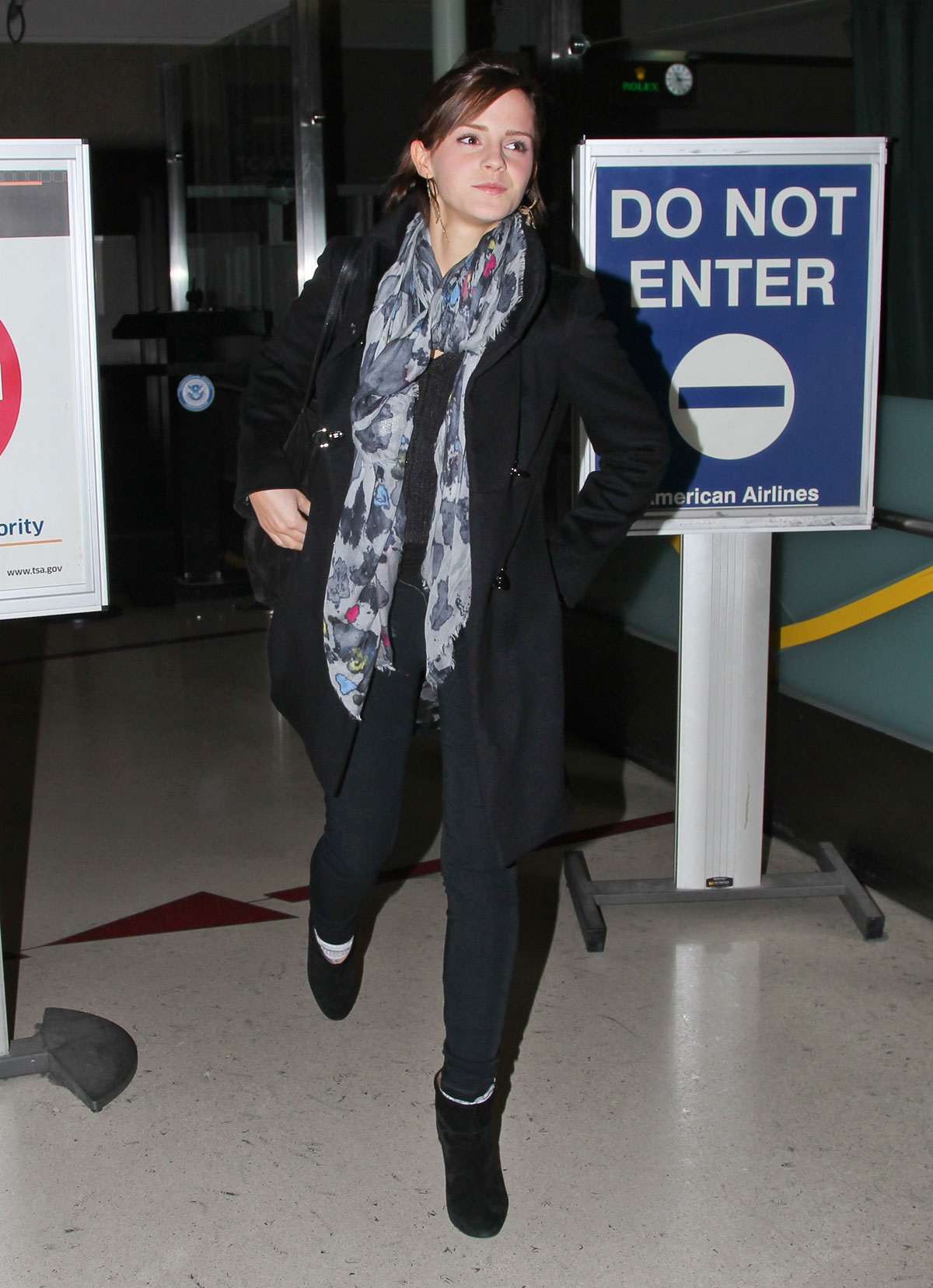 EMMA-WATSON-at-Lax-Airport-3.jpg