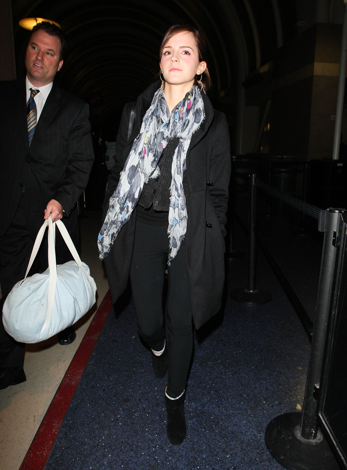 EMMA-WATSON-at-Lax-Airport-5.jpg