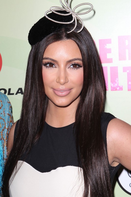 KIM KARDASHIAN