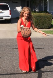 CAROLINE SUNSHINE