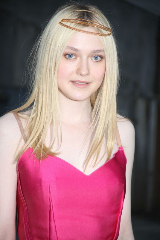 DAKOTA FANNING