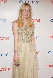 DAKOTA FANNING