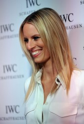 KAROLINA KURKOVA