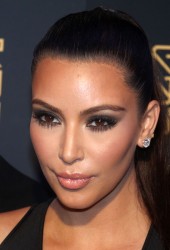 KIM KARDASHIAN