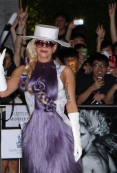 LADY GAGA