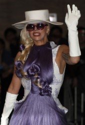 LADY GAGA