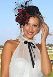 LAURA DUNDOVIC