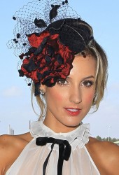 LAURA DUNDOVIC
